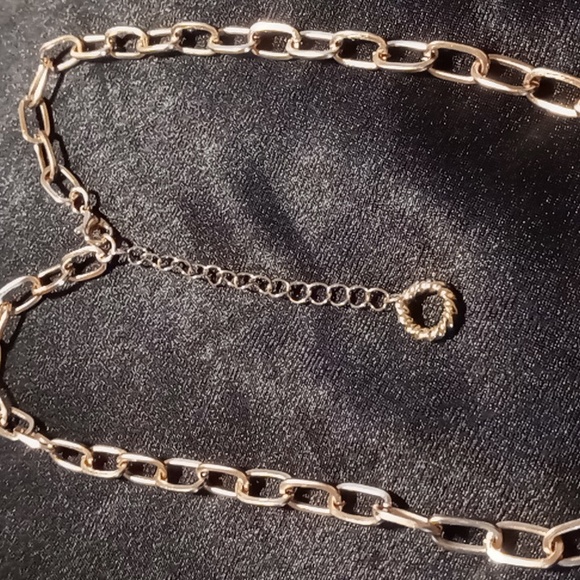 Paper clip chain with rhinestones and a drop pearl. Gold tone /white pearl like - Picture 3 of 9